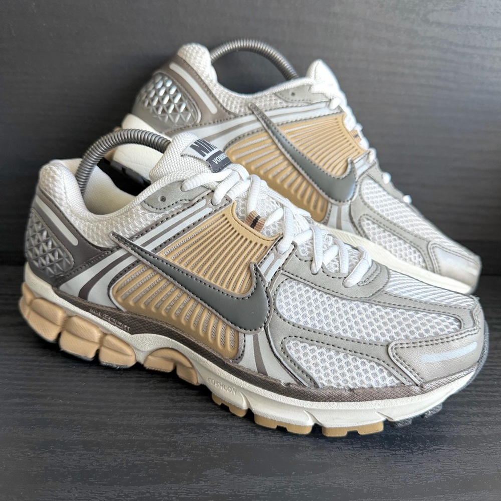 Nike Men’s Athletic Shoes White Grey Tan